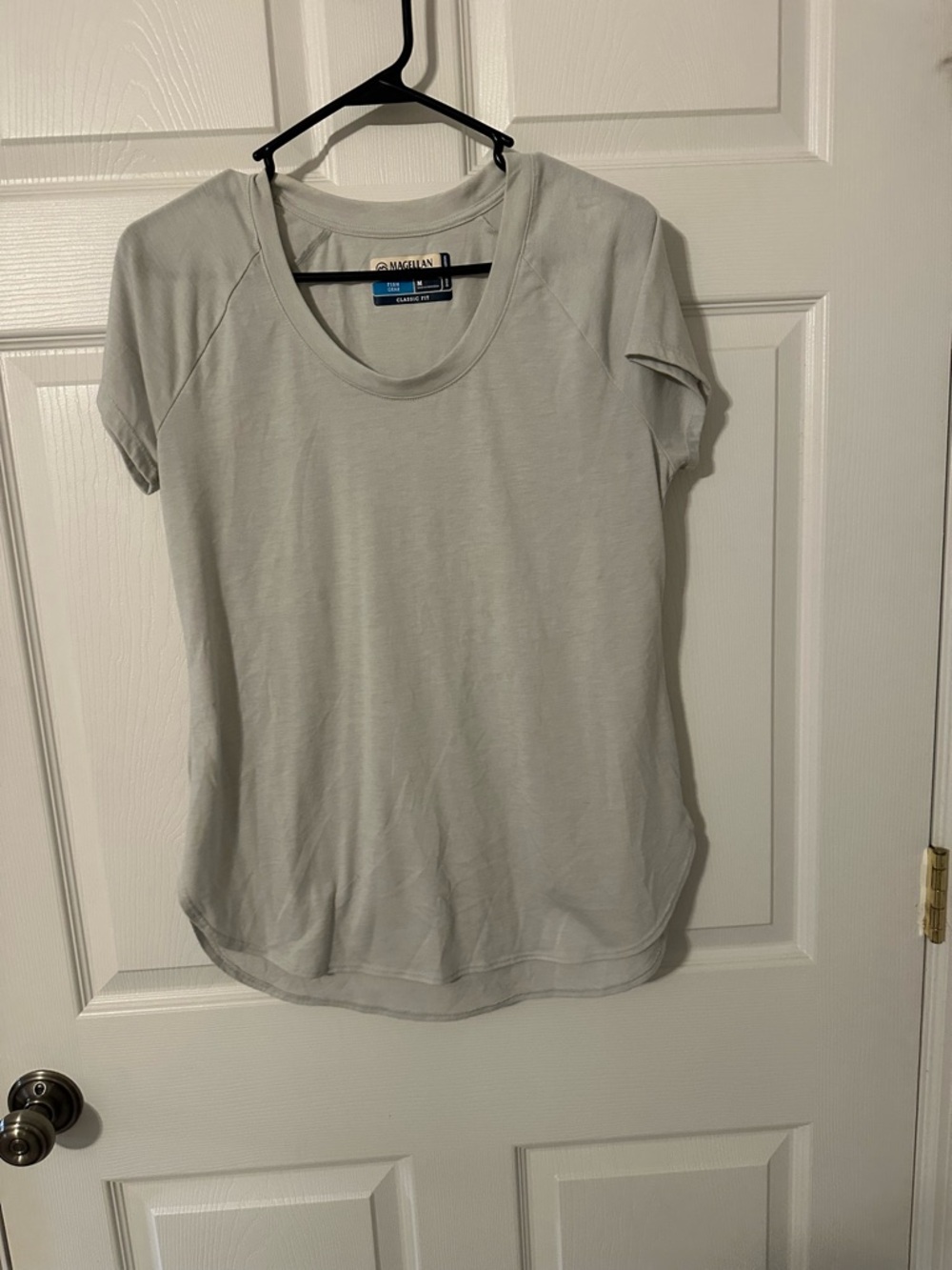 Magellan Outdoors Light Gray Scoop Neck Short Sleeve Tee